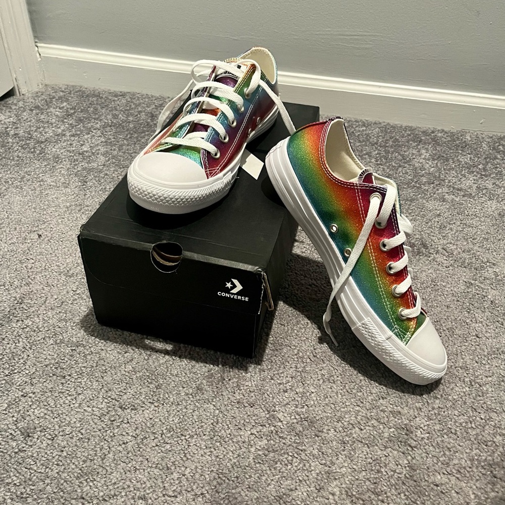 Converse Low Top Rainbow Women’s 9 Men’s 7